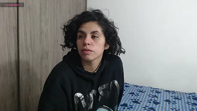 Snapshot of Anne_purple chatting on 02/11/25, 04:02 Anne purple online show from 02/11/25, 04:02