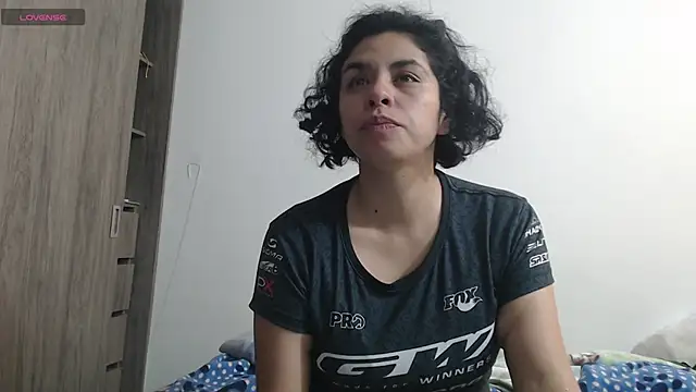 Snapshot of Anne_purple chatting on 03/07/25, 03:49 Anne purple online show from 03/07/25, 03:49