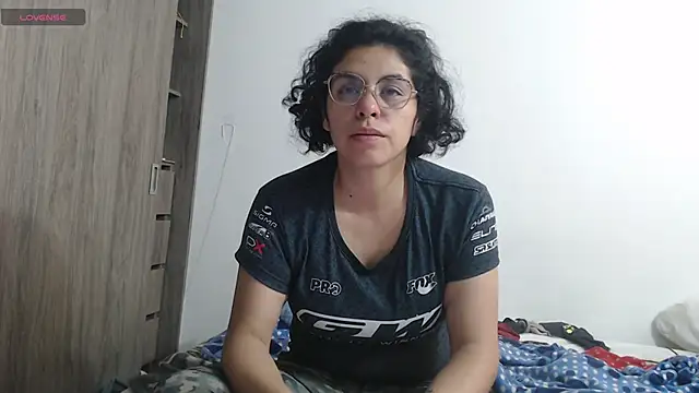 Snapshot of Anne_purple chatting on 03/07/25, 06:54 Anne purple online show from 03/07/25, 06:54