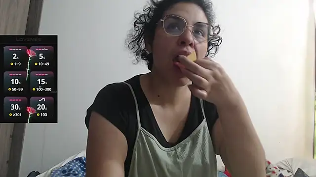 Snapshot of Anne_purple chatting on 03/11/25, 03:12 Anne purple online show from 03/11/25, 03:12