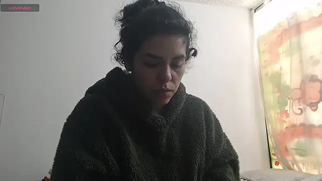 Snapshot of Anne_purple chatting on 03/17/25, 04:01 Anne purple online show from 03/17/25, 04:01