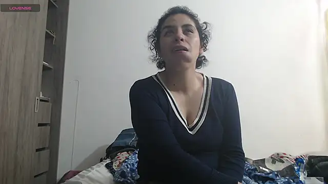 Snapshot of Anne_purple chatting on 03/18/25, 04:04 Anne purple online show from 03/18/25, 04:04