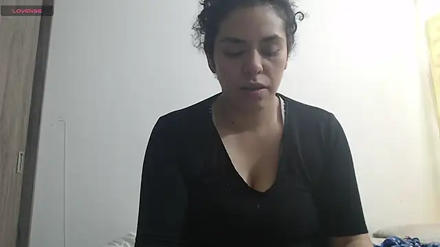 Snapshot of Anne_purple chatting on 03/21/25, 04:51 Anne purple online show from 03/21/25, 04:51