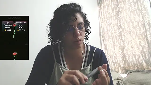 Snapshot of Anne_purple chatting on 09/15/25, 03:23 Anne purple online show from 09/15/25, 03:23