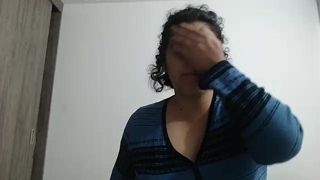 Snapshot of Anne_purple chatting on 09/23/25, 04:10 Anne purple online show from 09/23/25, 04:10