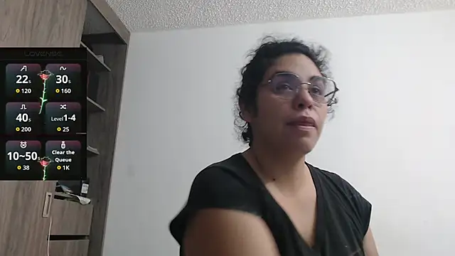 Snapshot of Anne_purple chatting on 11/20/25, 03:45 Anne purple online show from 11/20/25, 03:45