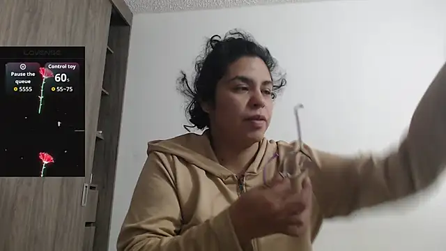 Snapshot of Anne_purple chatting on 12/04/25, 03:54 Anne purple online show from 12/04/25, 03:54