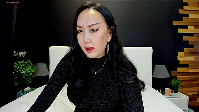 Julianna Jami online show from 10/26/25, 02:56