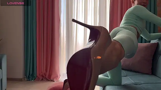 UrGoddessJenny online show from 12/20/25, 08:54