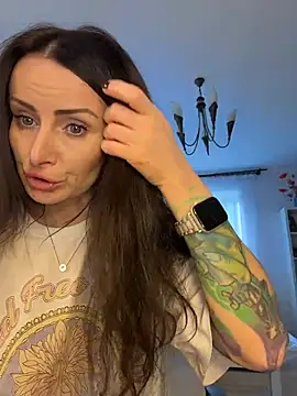 Snapshot of _AHHA_ chatting on 10/24/25, 08:11 AHHA online show from 10/24/25, 08:11