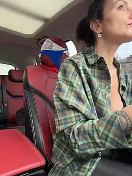 Snapshot of _AHHA_ chatting on 11/14/25, 10:25 AHHA online show from 11/14/25, 10:25