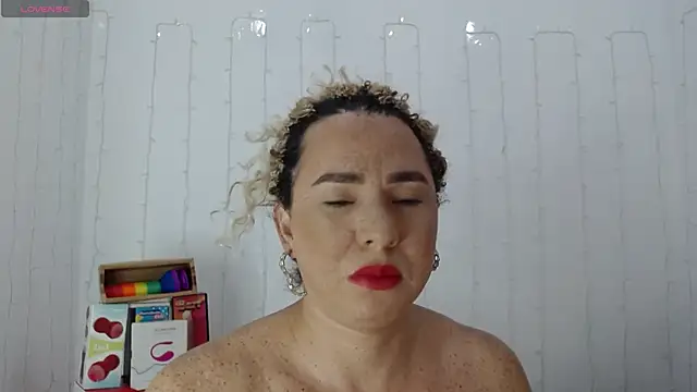 SofiaMadisson online show from 01/04/25, 01:10