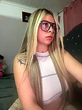 CristalGmez online show from 11/21/25, 03:27