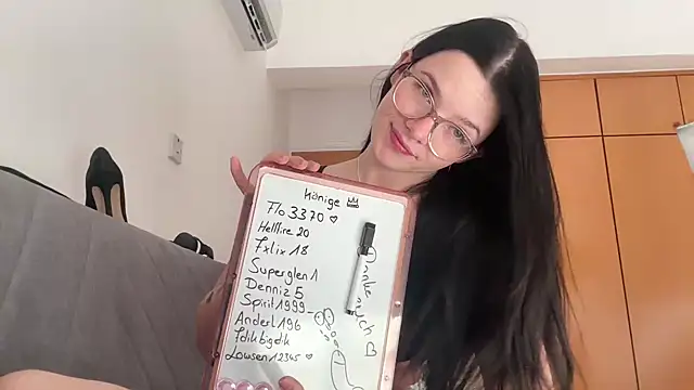 RoxiBlack online show from 11/29/25, 07:22