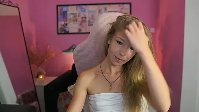 missicute online show from 09/16/25, 06:42