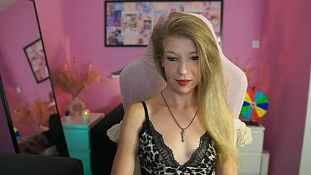 missicute online show from 09/28/25, 04:45