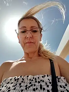 Snapshot of blondyruby chatting on 06/13/26, 10:35 blondyruby online show from 06/13/26, 10:35