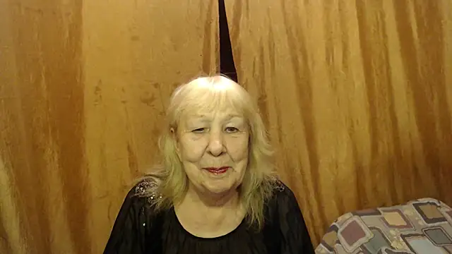 Snapshot of _Estelitta_5 chatting on 12/18/24, 11:19 Estelitta 5 online show from 12/18/24, 11:19