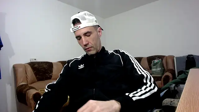 I like older menn online show from 02/13/26, 06:20