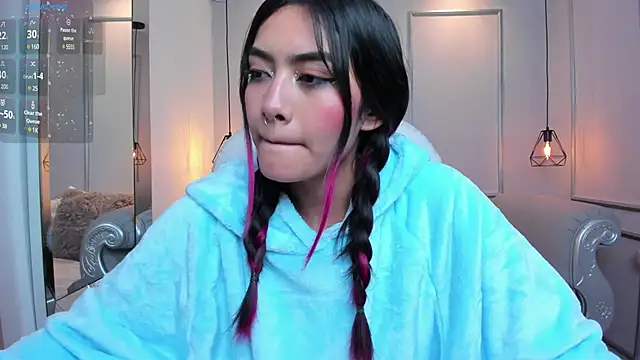 AzuraKindong online show from 03/10/25, 10:24