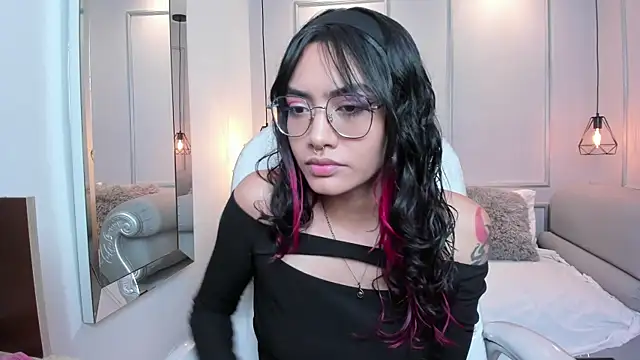 AzuraKindong online show from 03/21/25, 07:24