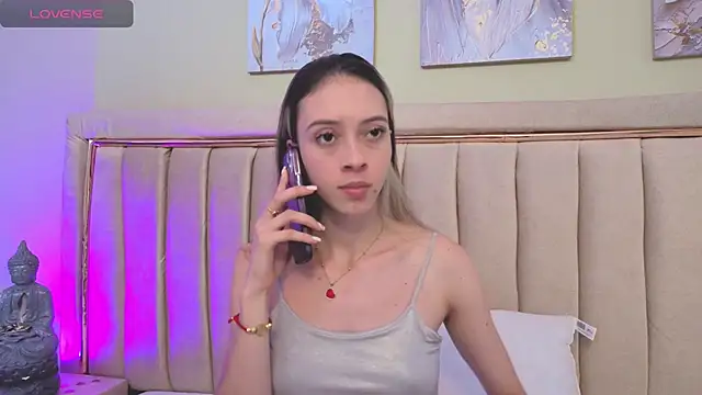 sophiia grey 1 online show from 09/09/25, 09:47