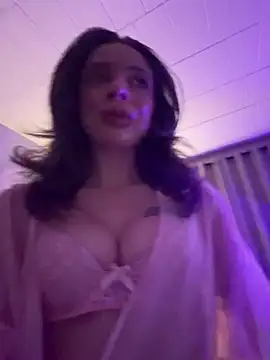 Snapshot of greedybratt chatting on 05/08/26, 03:45 greedybratt online show from 05/08/26, 03:45