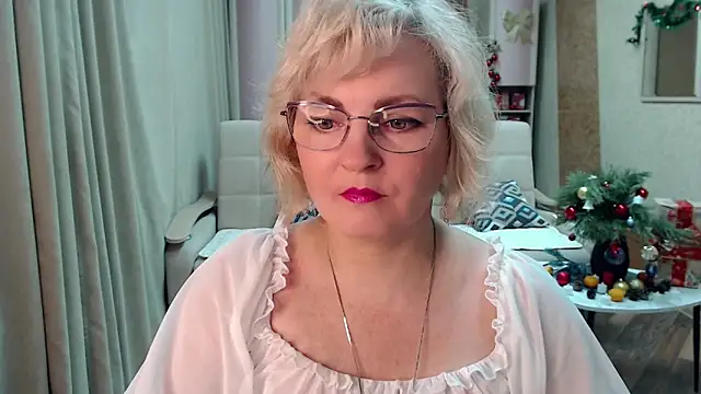 Snapshot of BlondeBrilliant7 chatting on 12/22/24, 03:11 BlondeBrilliant7 online show from 12/22/24, 03:11