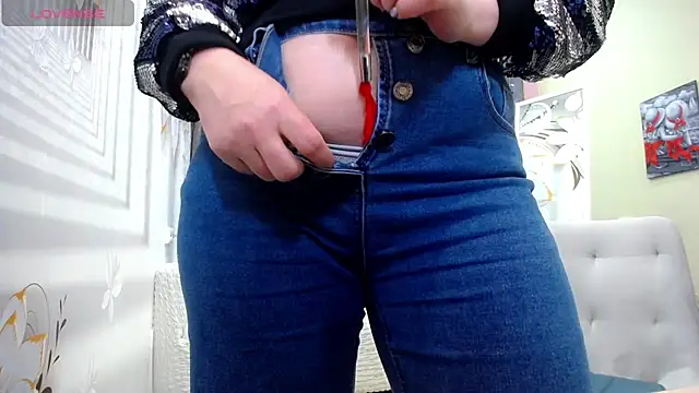 Snapshot of BlondeBrilliant7 chatting on 12/27/24, 06:03 BlondeBrilliant7 online show from 12/27/24, 06:03