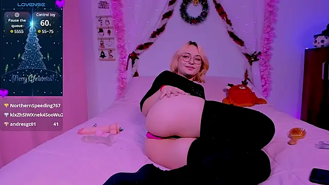 Snapshot of Ahri_howl_sweet chatting on 12/19/24, 12:34 Ahri howl sweet online show from 12/19/24, 12:34