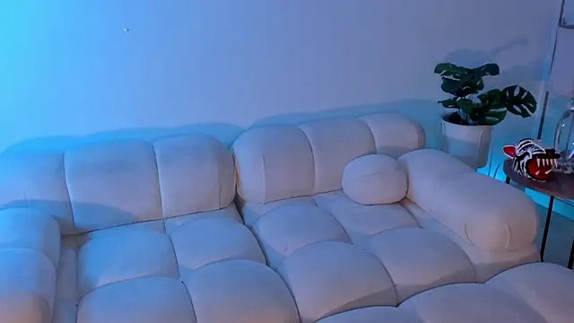 freya bella  online show from 03/06/25, 06:30