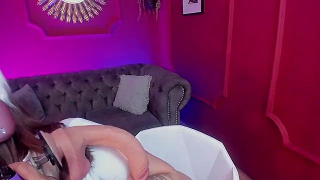 Red lady online show from 03/26/26, 03:56