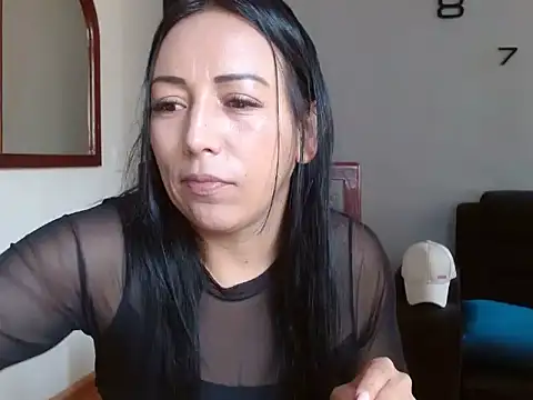 Snapshot of Laura_martin_ chatting on 02/18/25, 02:06 Laura martin online show from 02/18/25, 02:06