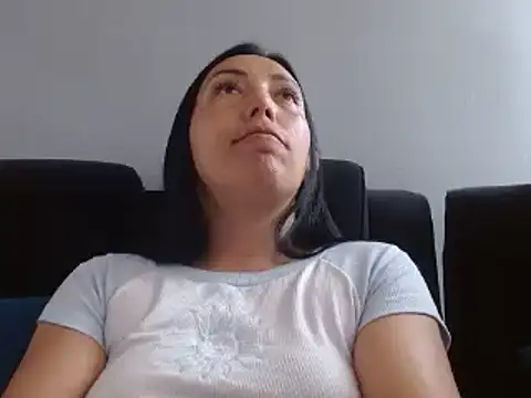 Snapshot of Laura_martin_ chatting on 02/24/25, 06:26 Laura martin online show from 02/24/25, 06:26