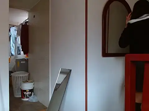 Snapshot of Laura_martin_ chatting on 02/25/25, 05:04 Laura martin online show from 02/25/25, 05:04