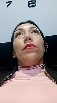 Snapshot of Laura_martin_ chatting on 03/08/25, 12:11 Laura martin online show from 03/08/25, 12:11