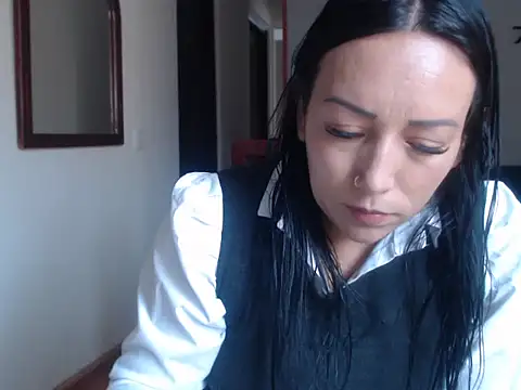 Snapshot of Laura_martin_ chatting on 03/10/25, 08:23 Laura martin online show from 03/10/25, 08:23