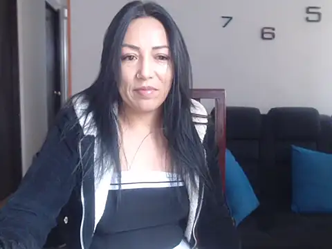 Snapshot of Laura_martin_ chatting on 03/12/25, 05:38 Laura martin online show from 03/12/25, 05:38