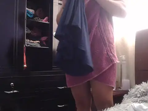 Snapshot of Laura_martin_ chatting on 03/14/25, 05:35 Laura martin online show from 03/14/25, 05:35