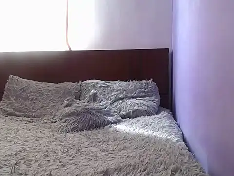 Snapshot of Laura_martin_ chatting on 10/07/25, 01:52 Laura martin online show from 10/07/25, 01:52