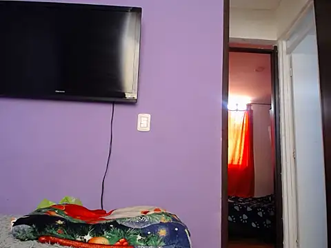 Snapshot of Laura_martin_ chatting on 10/22/25, 03:34 Laura martin online show from 10/22/25, 03:34