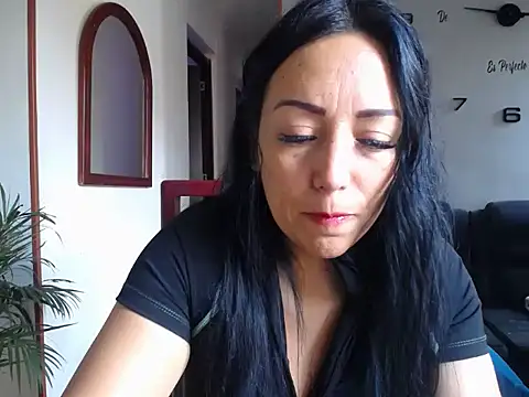 Snapshot of Laura_martin_ chatting on 06/12/26, 02:16 Laura martin online show from 06/12/26, 02:16