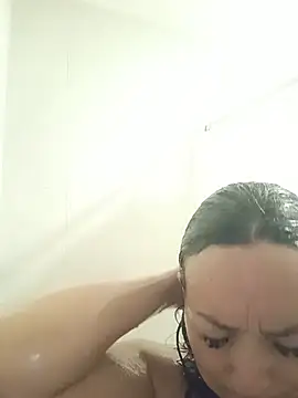 Snapshot of Laura_martin_ chatting on 06/19/26, 10:30 Laura martin online show from 06/19/26, 10:30