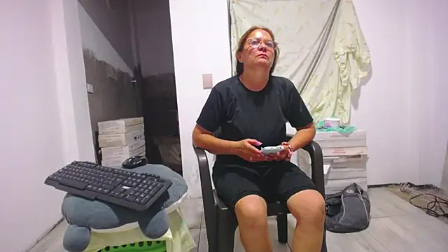 Snapshot of Stepmom_slut_50 chatting on 02/17/25, 11:53 Stepmom slut 50 online show from 02/17/25, 11:53