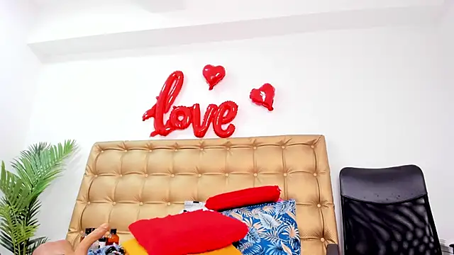 Snapshot of sophie-newton chatting on 03/01/25, 06:43 sophie-newton online show from 03/01/25, 06:43