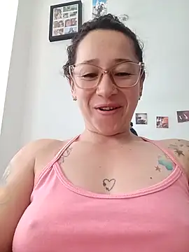 Snapshot of emilypoppy3 chatting on 05/01/26, 03:38 emilypoppy3 online show from 05/01/26, 03:38