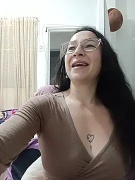 Snapshot of emilypoppy3 chatting on 05/26/26, 08:49 emilypoppy3 online show from 05/26/26, 08:49