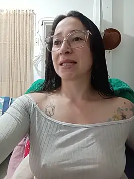 Snapshot of emilypoppy3 chatting on 06/05/26, 08:03 emilypoppy3 online show from 06/05/26, 08:03