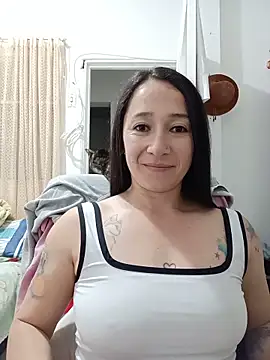 Snapshot of emilypoppy3 chatting on 06/14/26, 02:24 emilypoppy3 online show from 06/14/26, 02:24