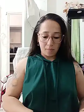Snapshot of emilypoppy3 chatting on 06/19/26, 07:17 emilypoppy3 online show from 06/19/26, 07:17